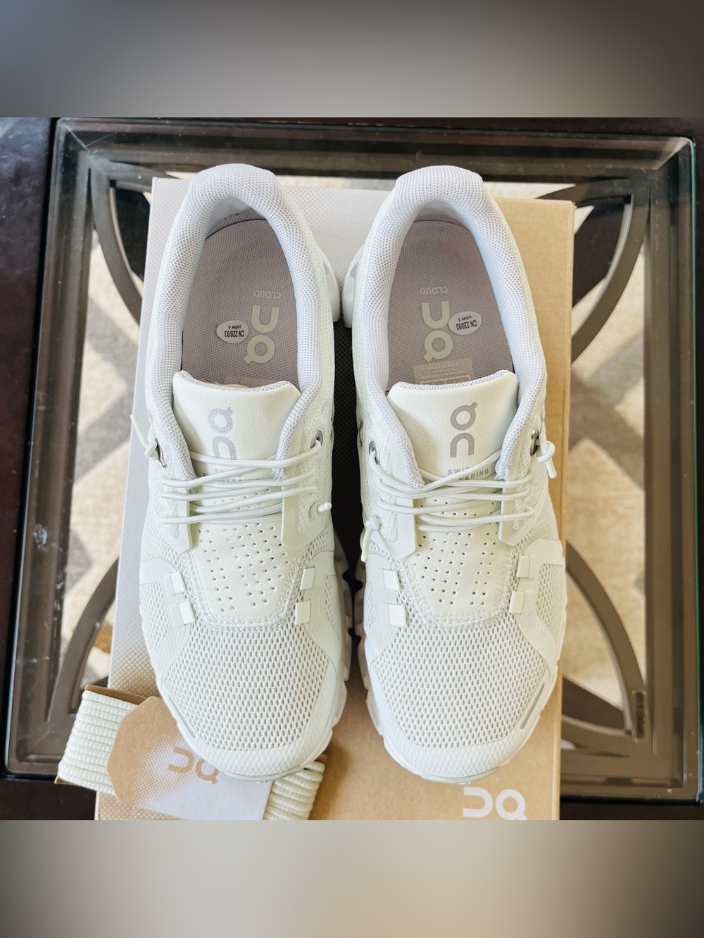 Sz 5 On Cloud 5 Women's Sneakers Trainers Shoes Ice/White (Kids 3.5) 59.98774 - Picture 4 of 7